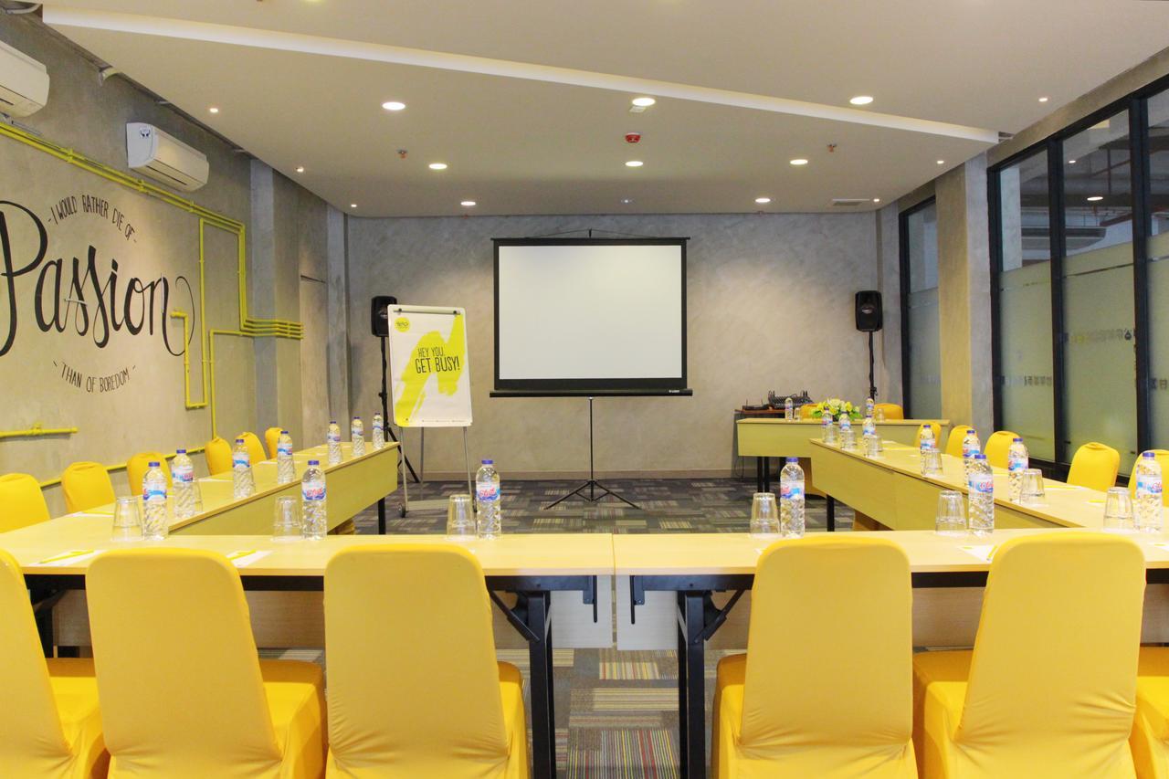 Yello Hotel Jemursari Σουραμπάγια Εξωτερικό φωτογραφία