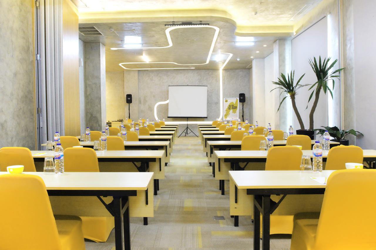 Yello Hotel Jemursari Σουραμπάγια Εξωτερικό φωτογραφία