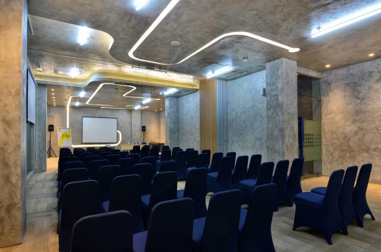 Yello Hotel Jemursari Σουραμπάγια Εξωτερικό φωτογραφία
